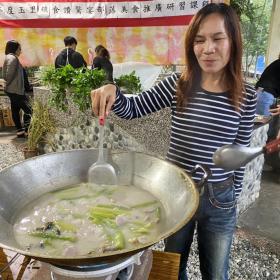 Lolo+ kacumuli魔法阿嬤湯烹煮情形