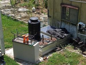 段教授太陽能有雞菜園待組裝太陽能板