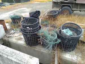 牡蠣塑膠籃與蚵線