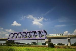 紫色高架鐵橋