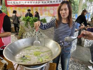 Lolo+ kacumuli魔法阿嬤湯烹煮情形