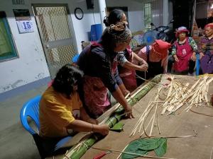 部落婦女共同製作傳統abay02