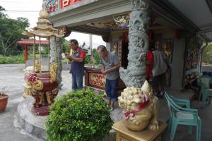 1080814池上鄉中元普渡請神_萬朝福德祠_眾人拜天公