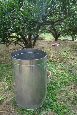20201201果園放水桶